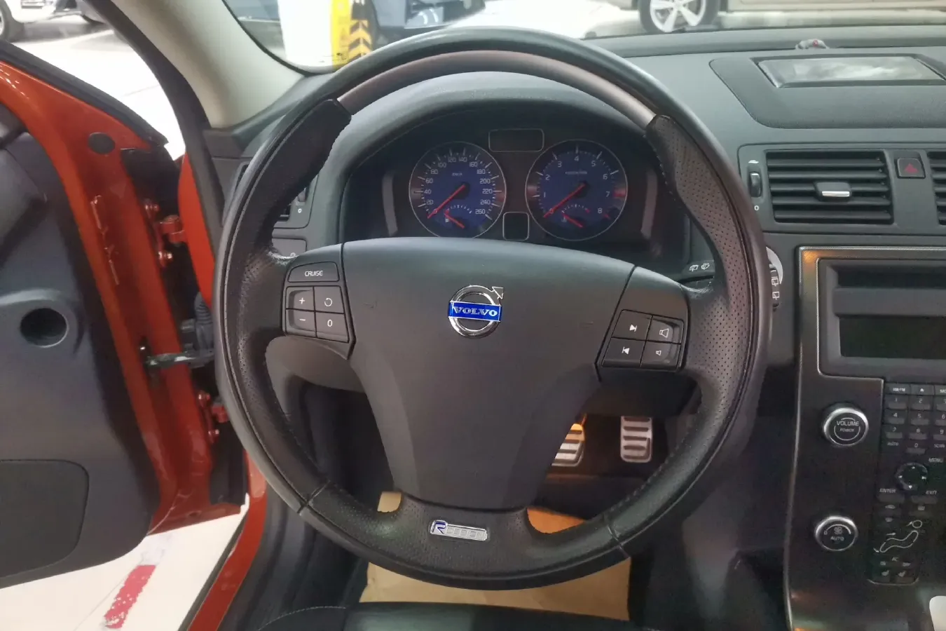 2011 Volvo C30 2.0L 145HP L4 6DCT,autocango,china used car exporter,china ev exporter,chinese used car exporter,chinese used ev exporter