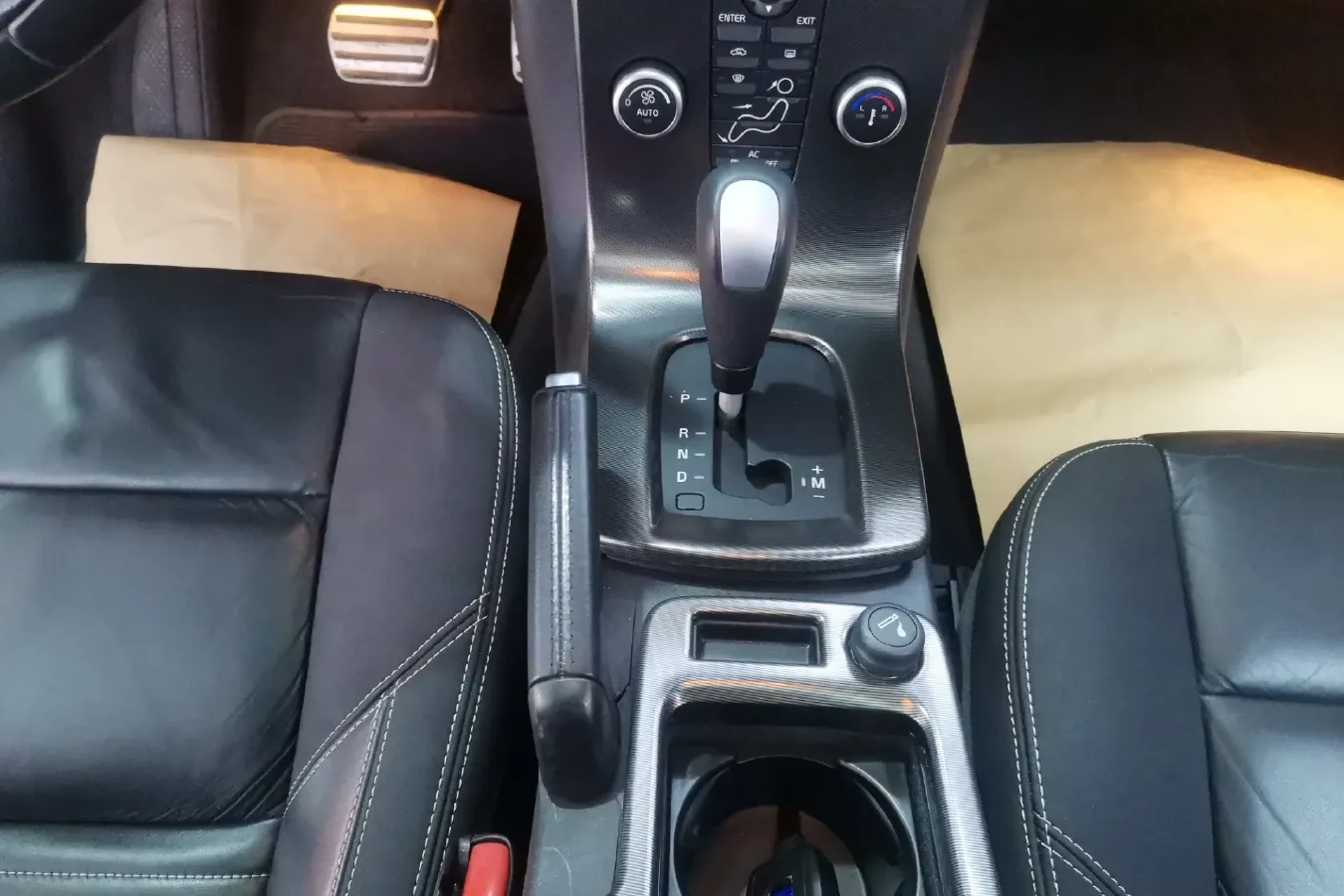 2011 Volvo C30 2.0L 145HP L4 6DCT,autocango,china used car exporter,china ev exporter,chinese used car exporter,chinese used ev exporter