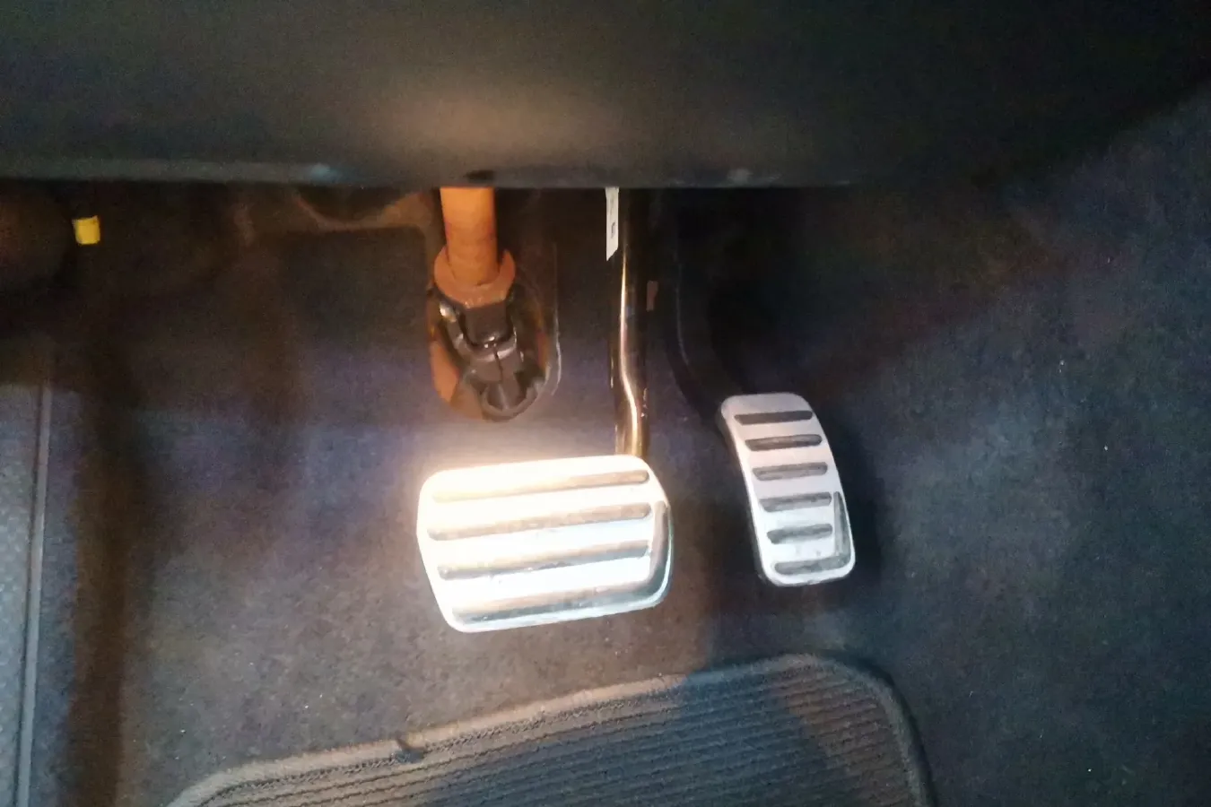 2011 Volvo C30 2.0L 145HP L4 6DCT,autocango,china used car exporter,china ev exporter,chinese used car exporter,chinese used ev exporter