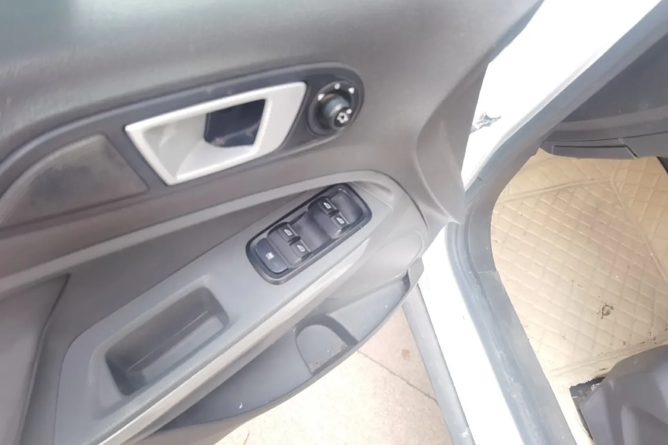 2013 Ford EcoSport 1.5L 110HP L4 6DCT,autocango,china used car exporter,china ev exporter,chinese used car exporter,chinese used ev exporter