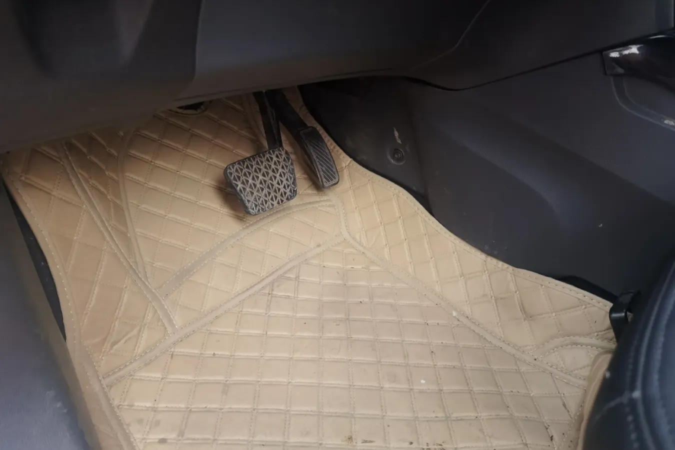 2013 Ford EcoSport 1.5L 110HP L4 6DCT,autocango,china used car exporter,china ev exporter,chinese used car exporter,chinese used ev exporter