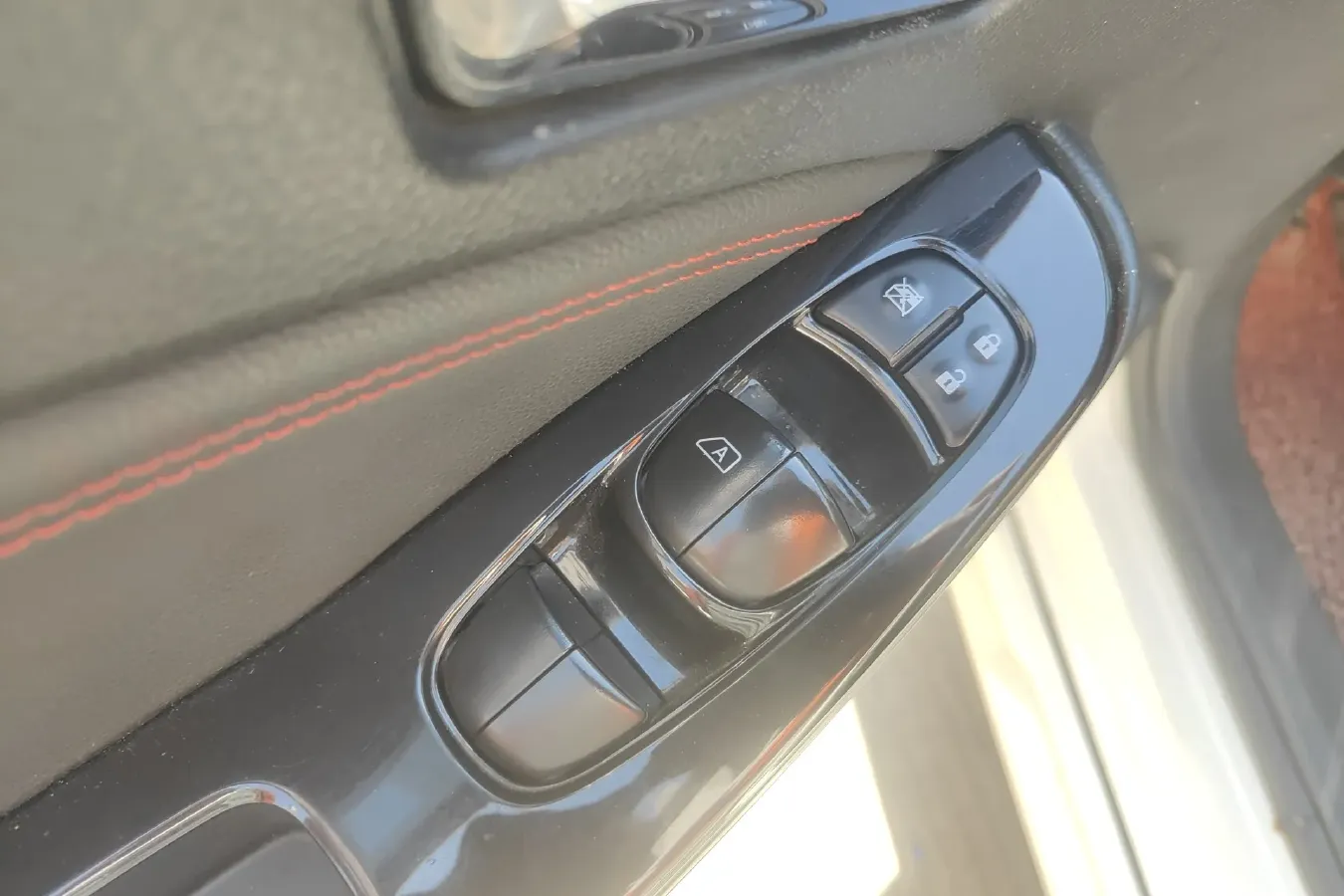 2018 Venucia T70 2.0L 144HP L4 CVT,autocango,china used car exporter,china ev exporter,chinese used car exporter,chinese used ev exporter