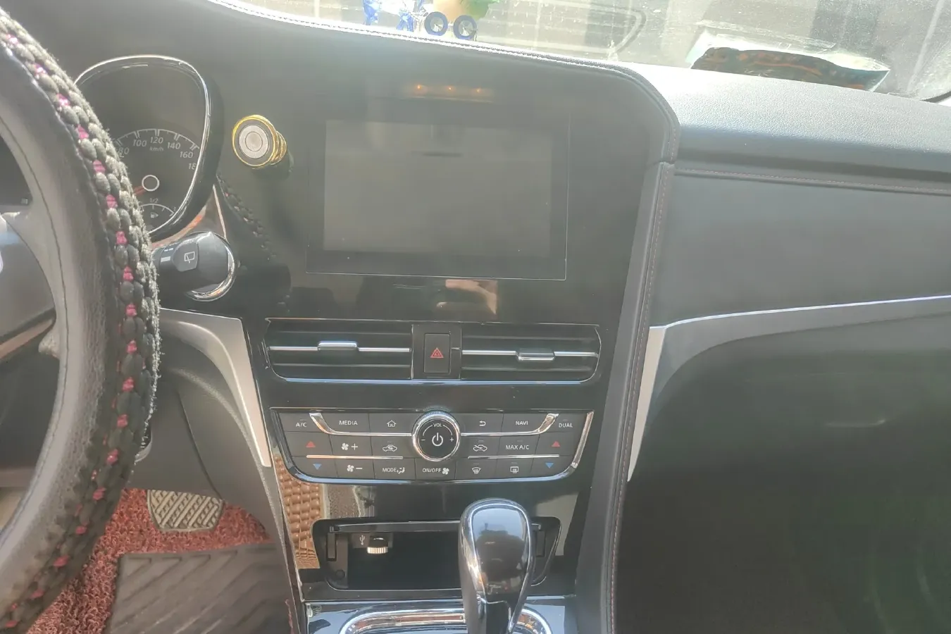 2018 Venucia T70 2.0L 144HP L4 CVT,autocango,china used car exporter,china ev exporter,chinese used car exporter,chinese used ev exporter