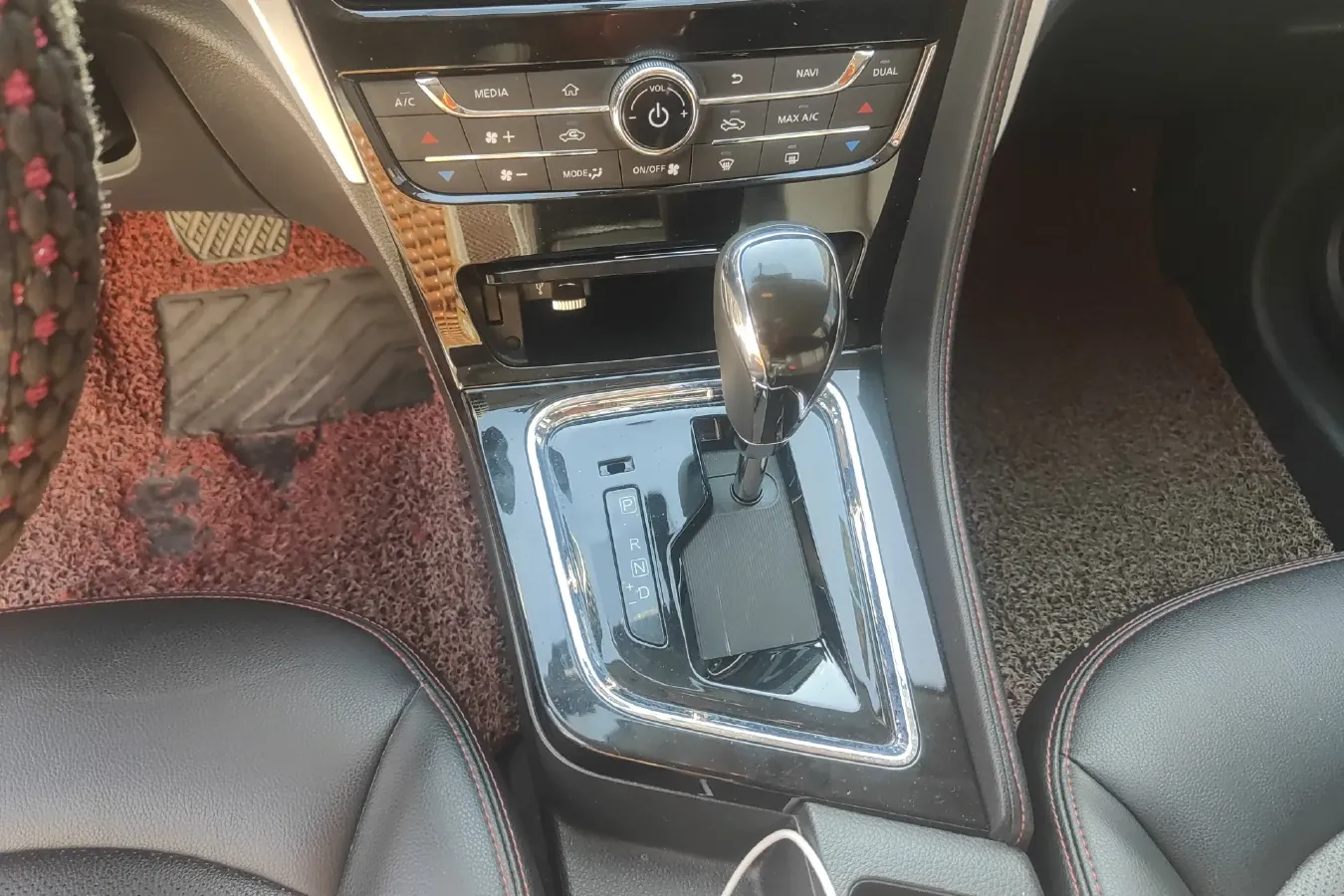 2018 Venucia T70 2.0L 144HP L4 CVT,autocango,china used car exporter,china ev exporter,chinese used car exporter,chinese used ev exporter