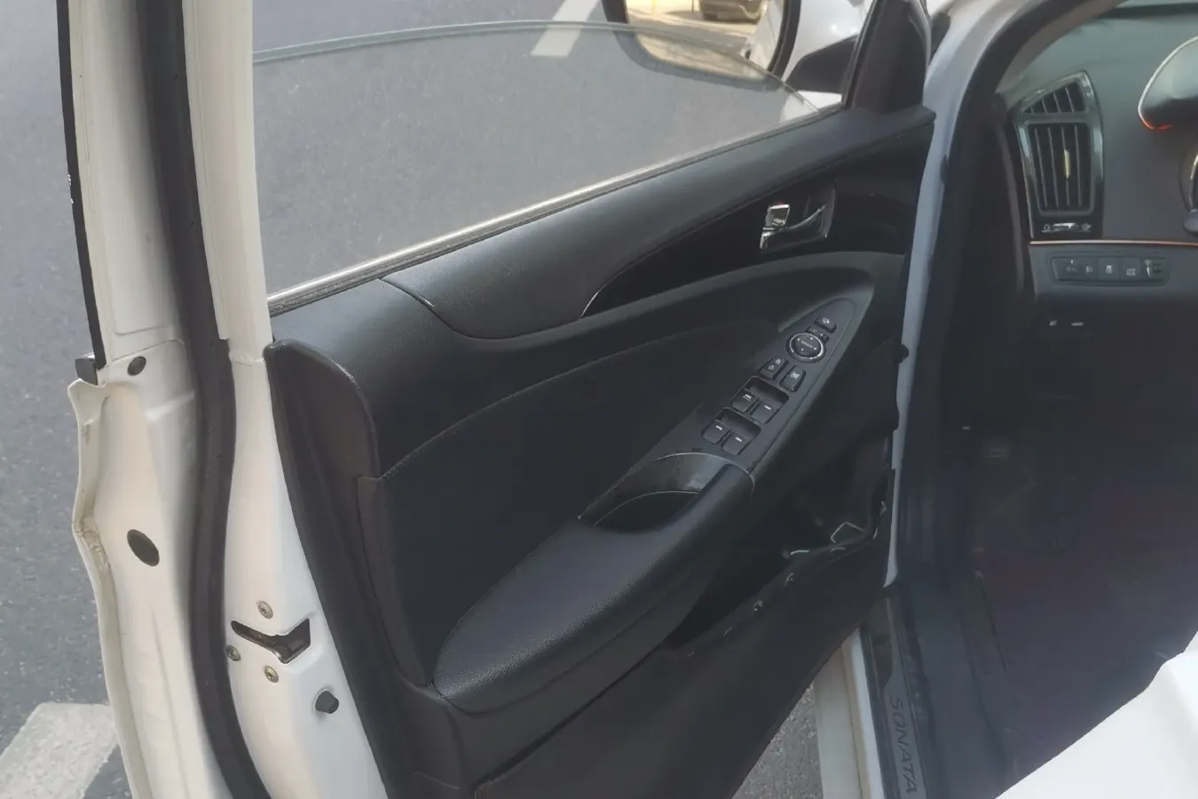 2015 Hyundai Sonata 2.4L 180HP L4 6AT,autocango,china used car exporter,china ev exporter,chinese used car exporter,chinese used ev exporter