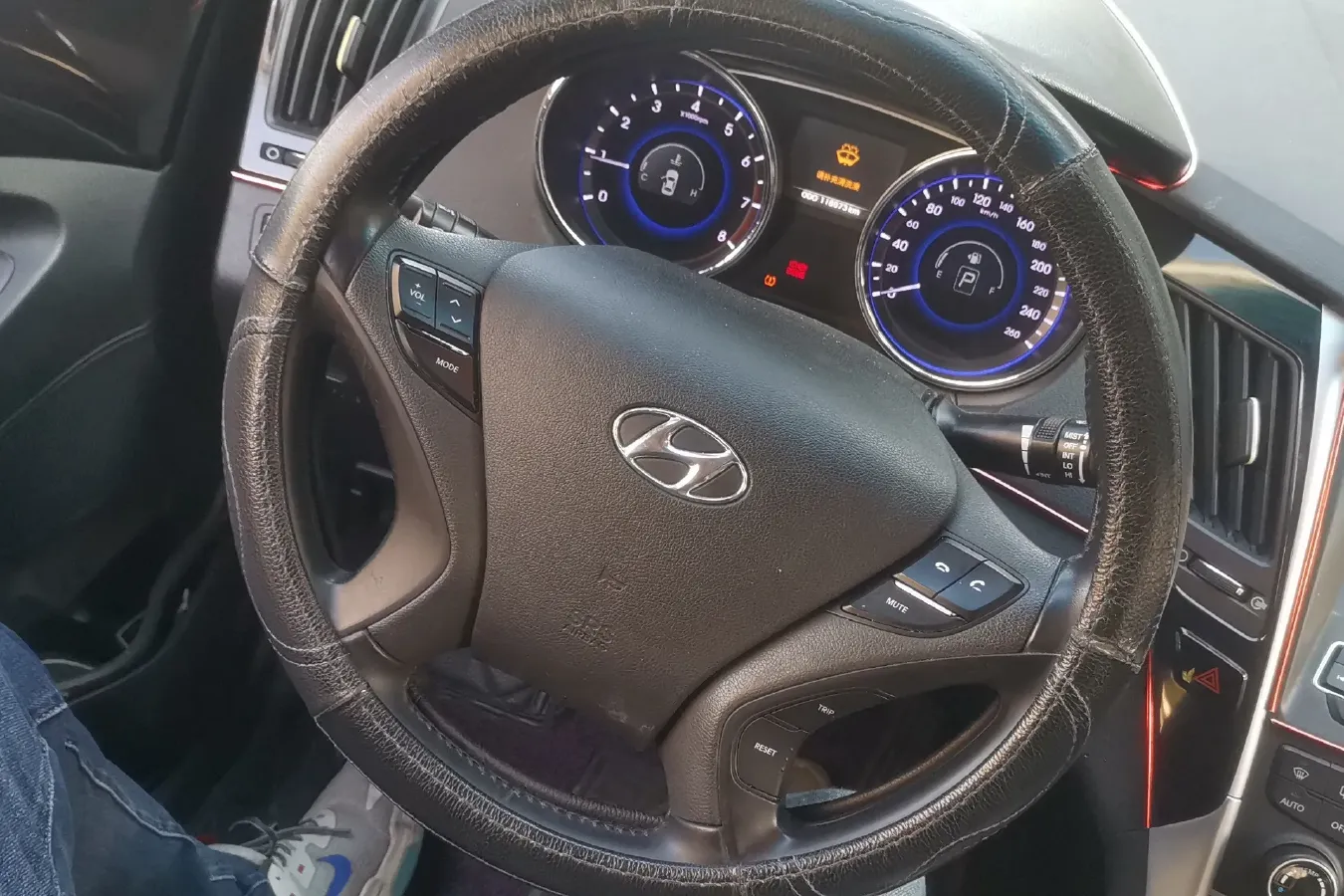 2015 Hyundai Sonata 2.4L 180HP L4 6AT,autocango,china used car exporter,china ev exporter,chinese used car exporter,chinese used ev exporter