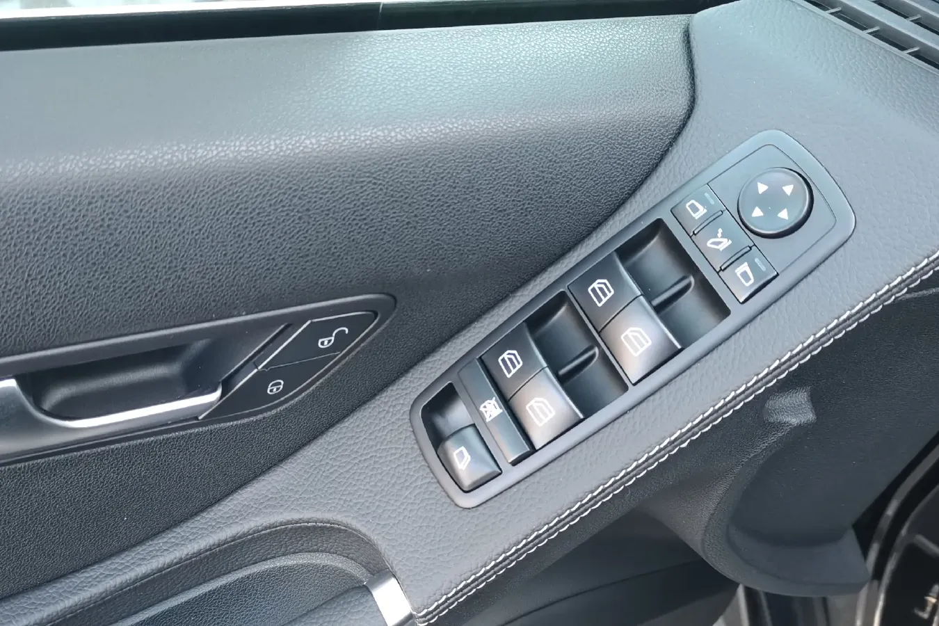 2017 Mercedes-Benz R Class 3.0T 333HP V6 7AT,autocango,china used car exporter,china ev exporter,chinese used car exporter,chinese used ev exporter