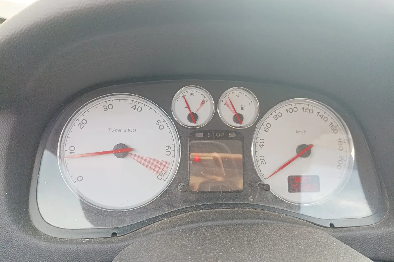 2010 Peugeot 307 1.6L 106HP L4 5MT,autocango,china used car exporter,china ev exporter,chinese used car exporter,chinese used ev exporter