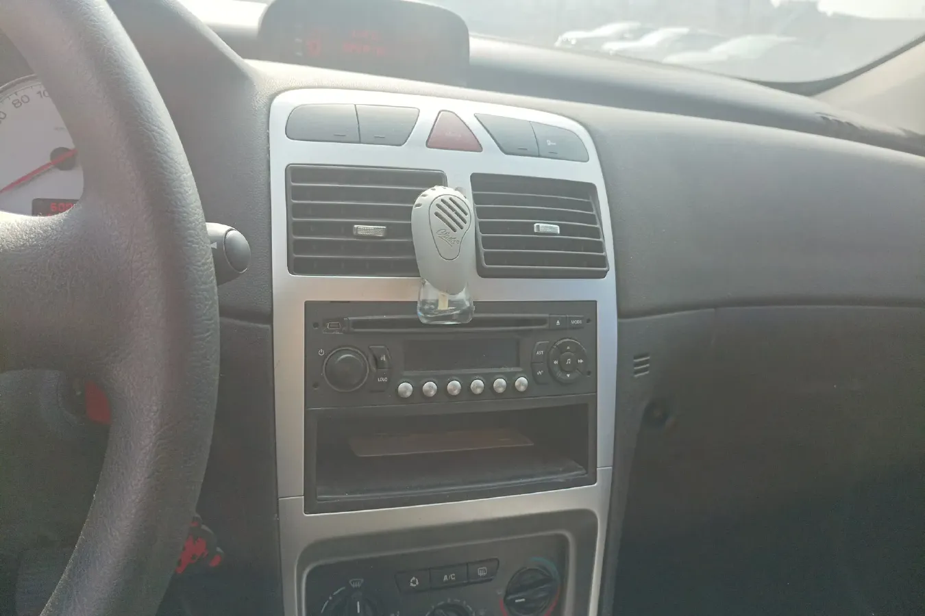 2010 Peugeot 307 1.6L 106HP L4 5MT,autocango,china used car exporter,china ev exporter,chinese used car exporter,chinese used ev exporter