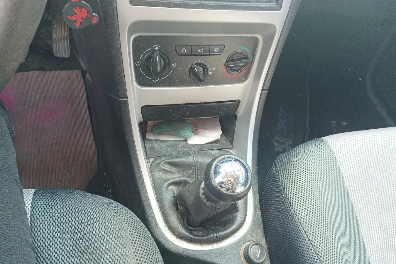 2010 Peugeot 307 1.6L 106HP L4 5MT,autocango,china used car exporter,china ev exporter,chinese used car exporter,chinese used ev exporter