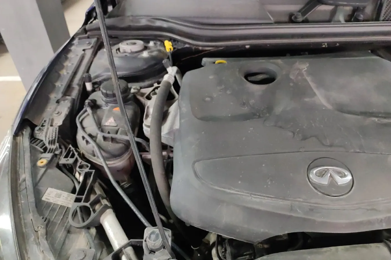 2017 Infiniti QX30 2.0T 211HP L4 7DCT,autocango,china used car exporter,china ev exporter,chinese used car exporter,chinese used ev exporter