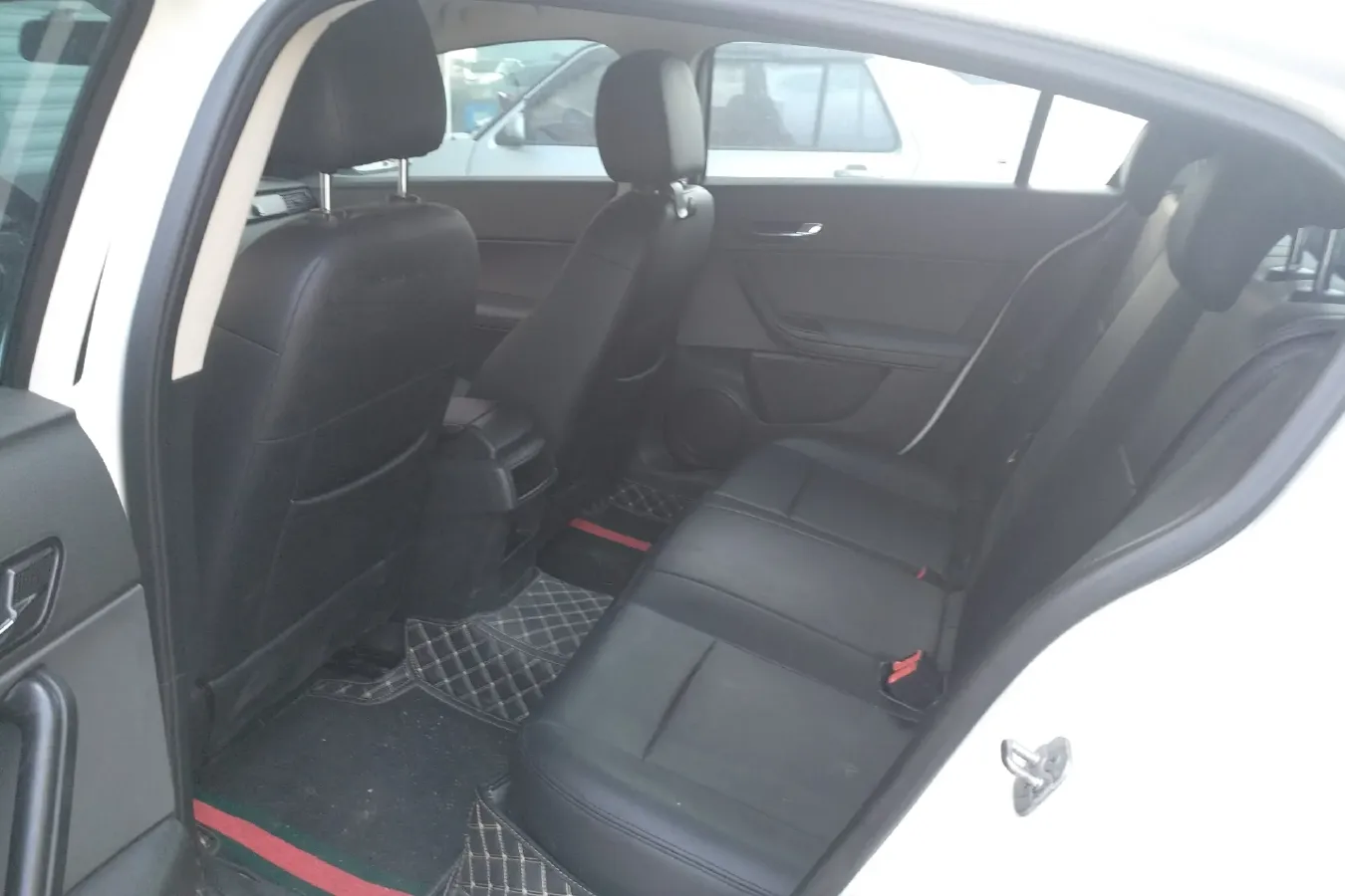 2018 Qoros 3 1.6L 126HP L4 6DCT,autocango,china used car exporter,china ev exporter,chinese used car exporter,chinese used ev exporter