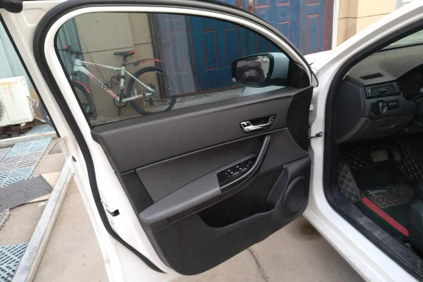 2018 Qoros 3 1.6L 126HP L4 6DCT,autocango,china used car exporter,china ev exporter,chinese used car exporter,chinese used ev exporter