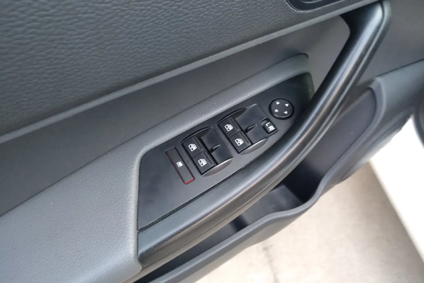 2018 Qoros 3 1.6L 126HP L4 6DCT,autocango,china used car exporter,china ev exporter,chinese used car exporter,chinese used ev exporter