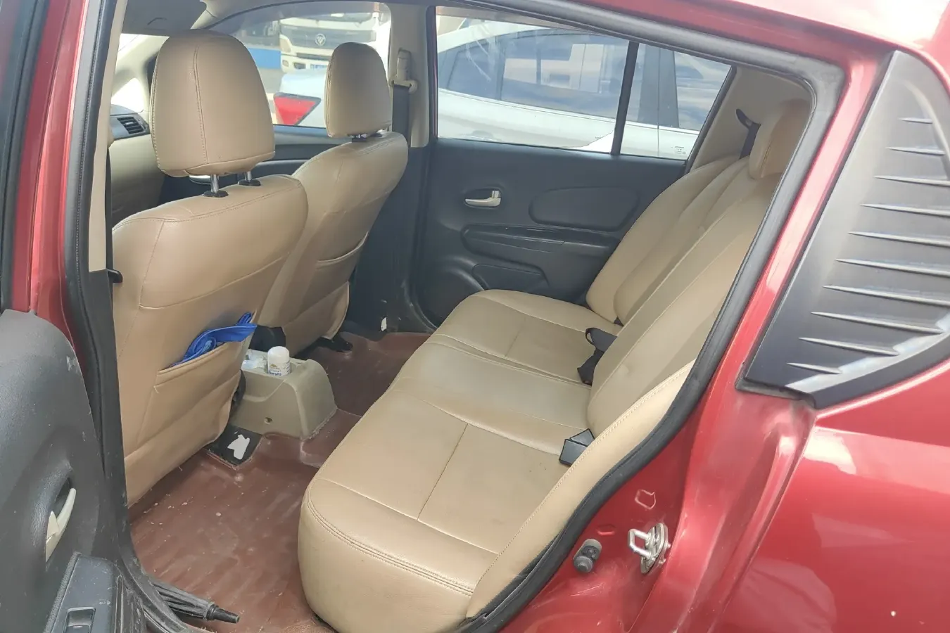 2013 Venucia R50 1.6L 117HP L4 5MT,autocango,china used car exporter,china ev exporter,chinese used car exporter,chinese used ev exporter
