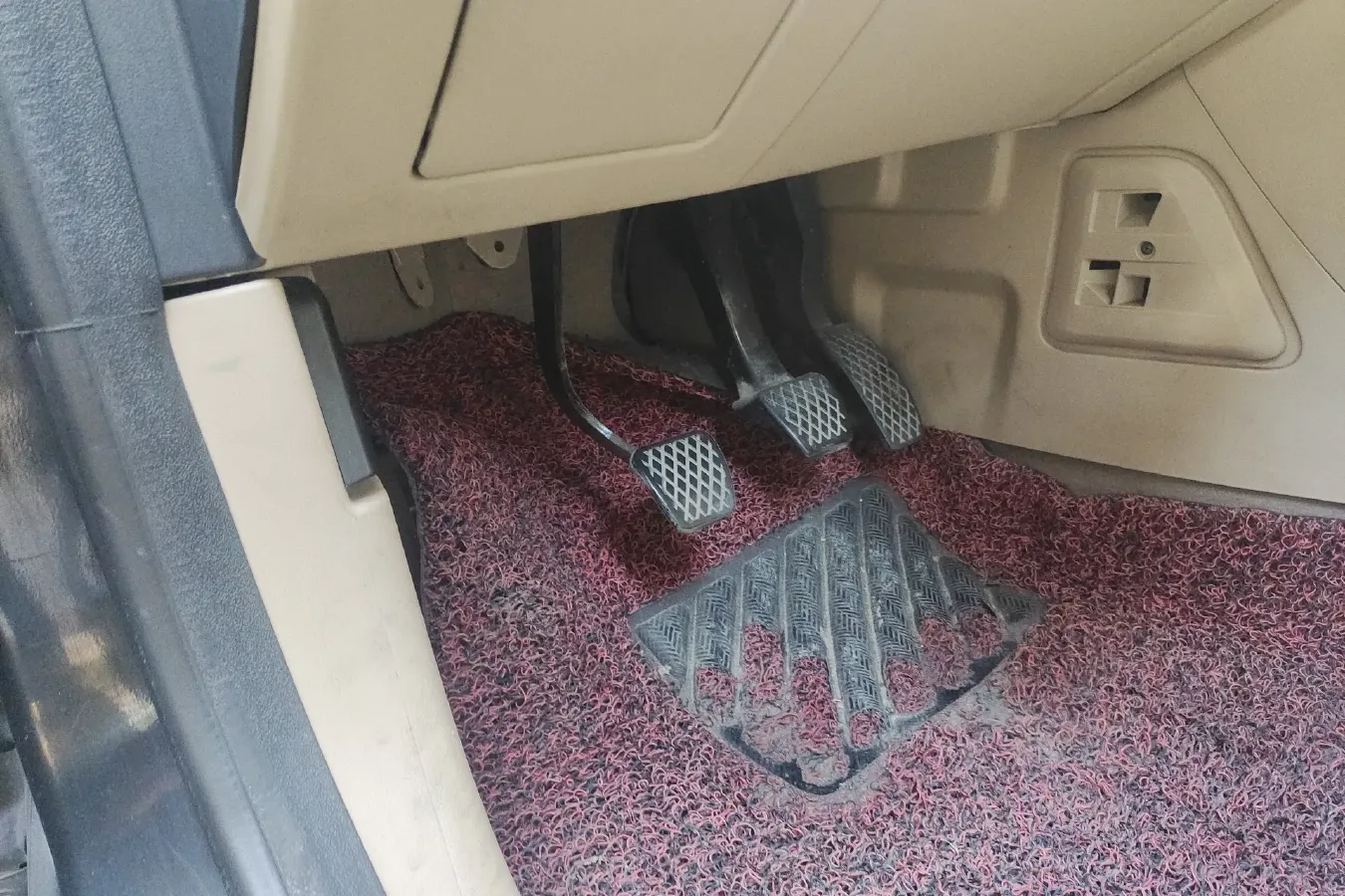 2012 Roewe 550 1.8L 133HP L4 5MT,autocango,china used car exporter,china ev exporter,chinese used car exporter,chinese used ev exporter