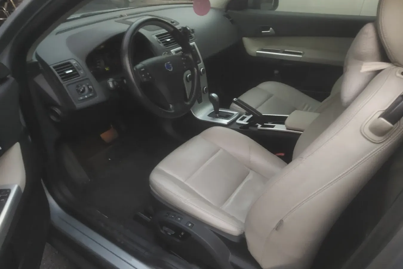 2010 Volvo C30 2.4L 170HP L5 5AT,autocango,china used car exporter,china ev exporter,chinese used car exporter,chinese used ev exporter