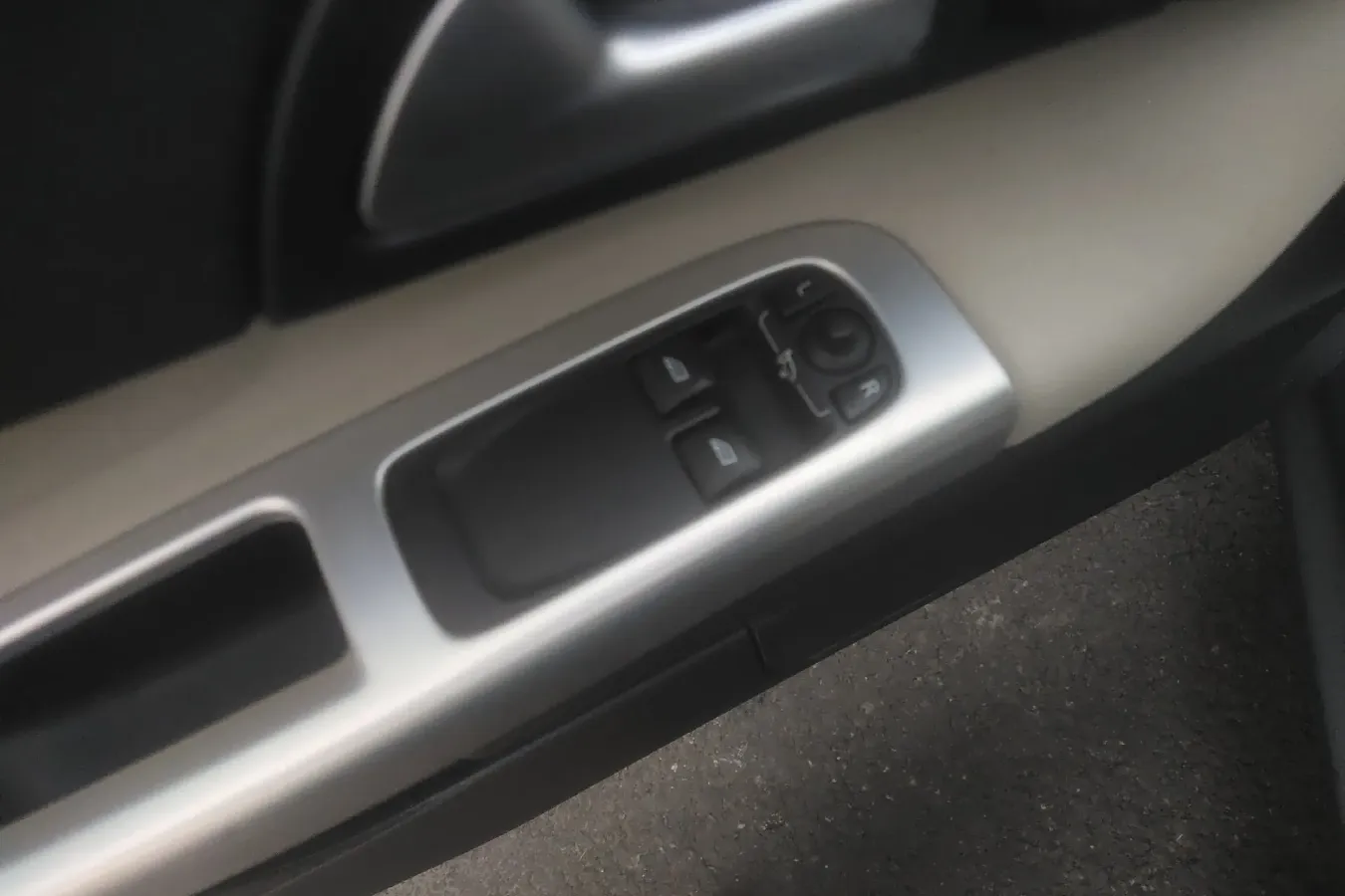 2010 Volvo C30 2.4L 170HP L5 5AT,autocango,china used car exporter,china ev exporter,chinese used car exporter,chinese used ev exporter