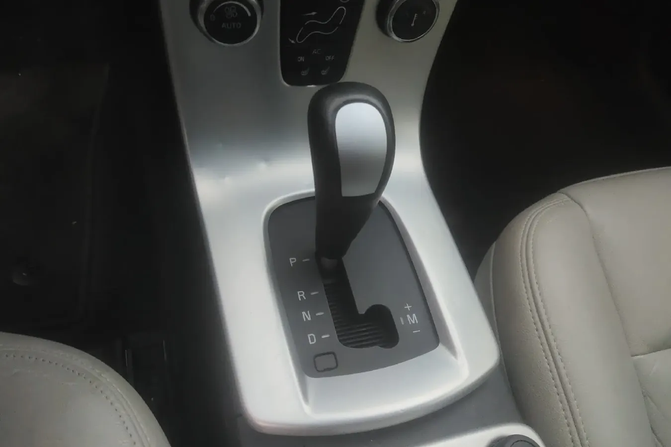 2010 Volvo C30 2.4L 170HP L5 5AT,autocango,china used car exporter,china ev exporter,chinese used car exporter,chinese used ev exporter