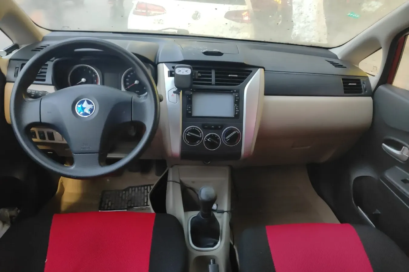 2013 Venucia R50 1.6L 117HP L4 5MT,autocango,china used car exporter,china ev exporter,chinese used car exporter,chinese used ev exporter