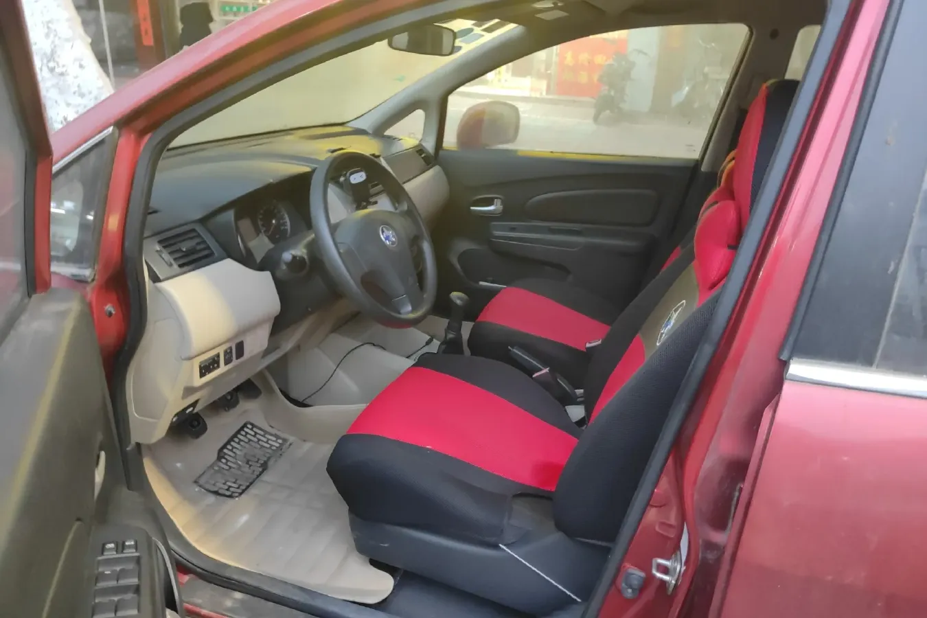 2013 Venucia R50 1.6L 117HP L4 5MT,autocango,china used car exporter,china ev exporter,chinese used car exporter,chinese used ev exporter