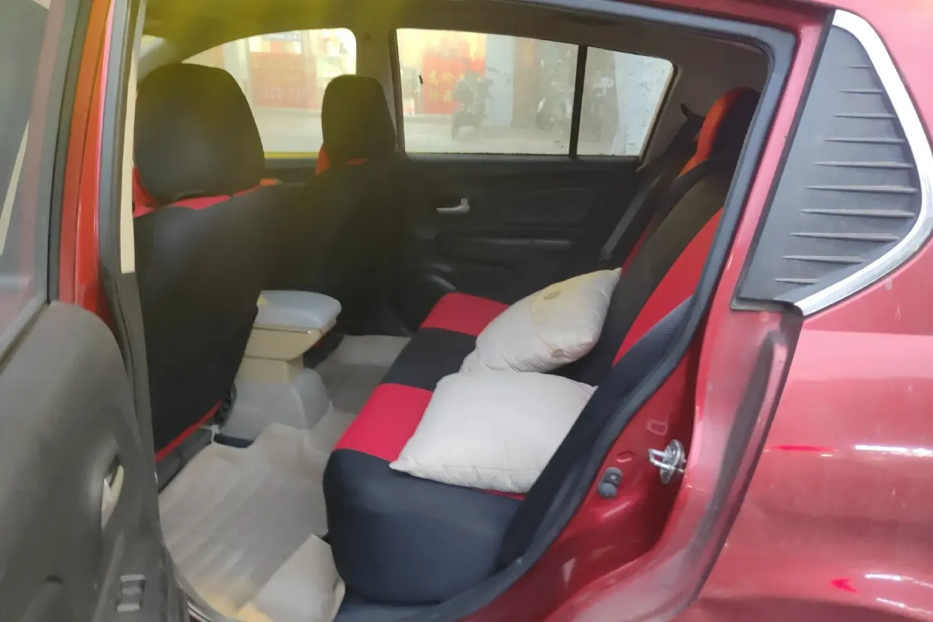 2013 Venucia R50 1.6L 117HP L4 5MT,autocango,china used car exporter,china ev exporter,chinese used car exporter,chinese used ev exporter