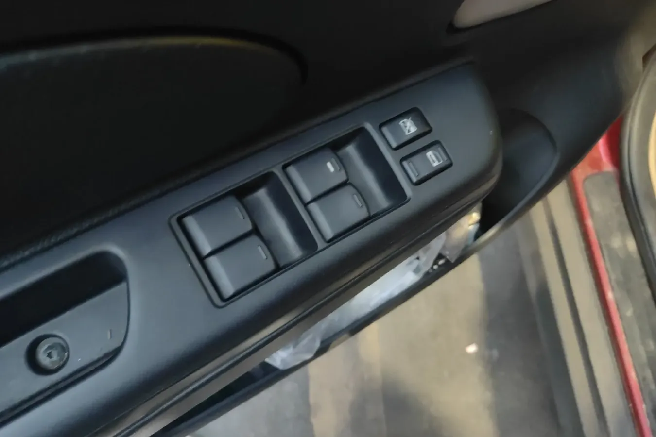 2013 Venucia R50 1.6L 117HP L4 5MT,autocango,china used car exporter,china ev exporter,chinese used car exporter,chinese used ev exporter