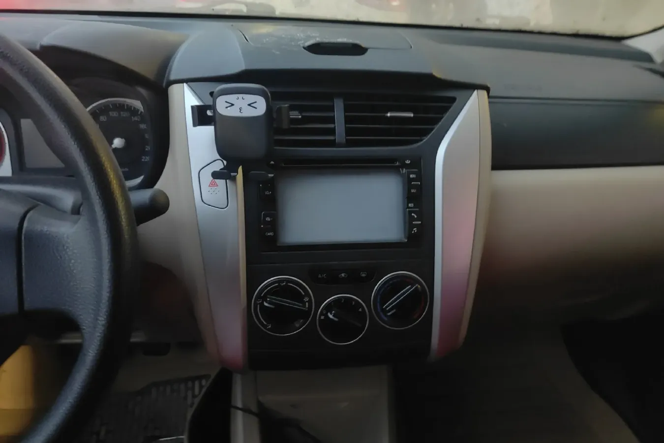 2013 Venucia R50 1.6L 117HP L4 5MT,autocango,china used car exporter,china ev exporter,chinese used car exporter,chinese used ev exporter