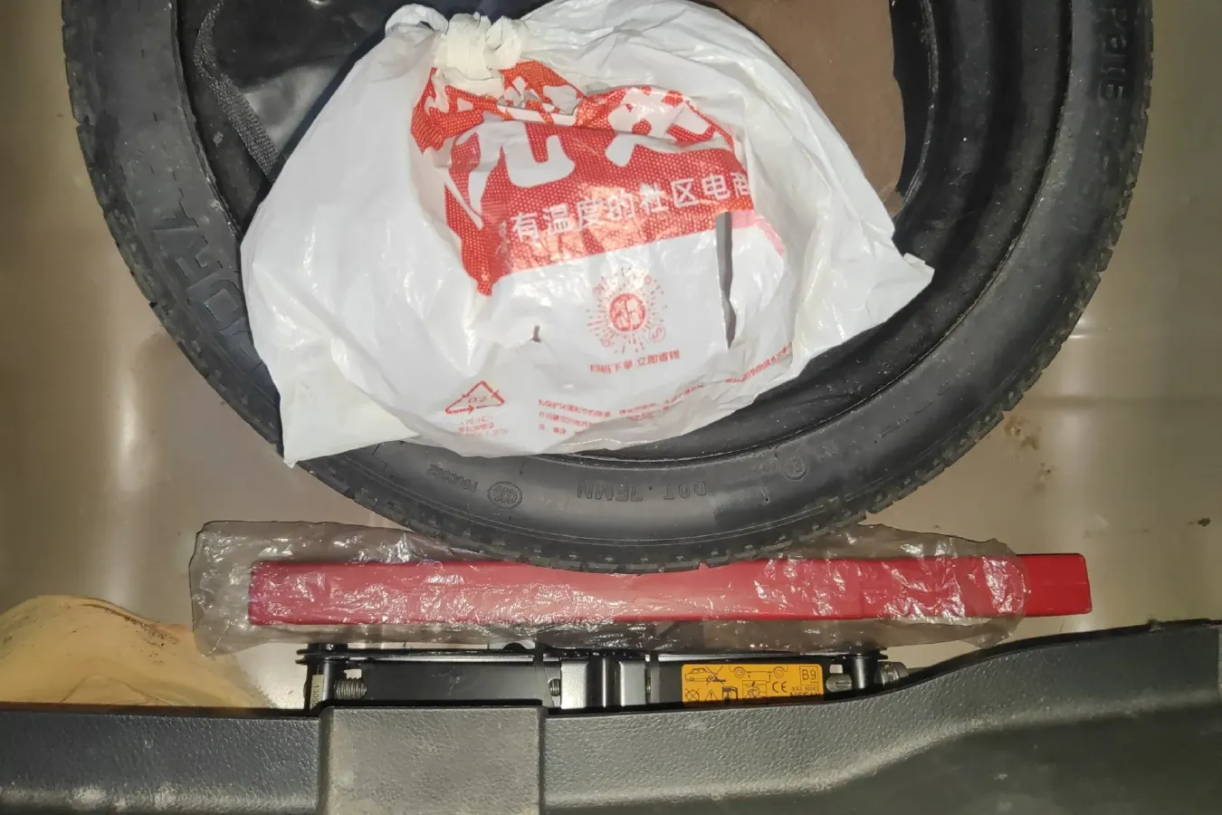 2013 Venucia R50 1.6L 117HP L4 5MT,autocango,china used car exporter,china ev exporter,chinese used car exporter,chinese used ev exporter