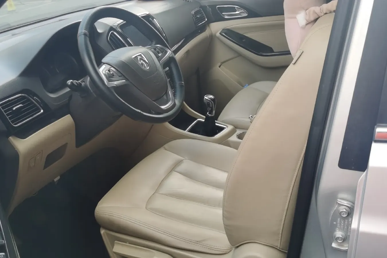 2014 BaoJun 730 1.5L 112HP L4 5MT,autocango,china used car exporter,china ev exporter,chinese used car exporter,chinese used ev exporter