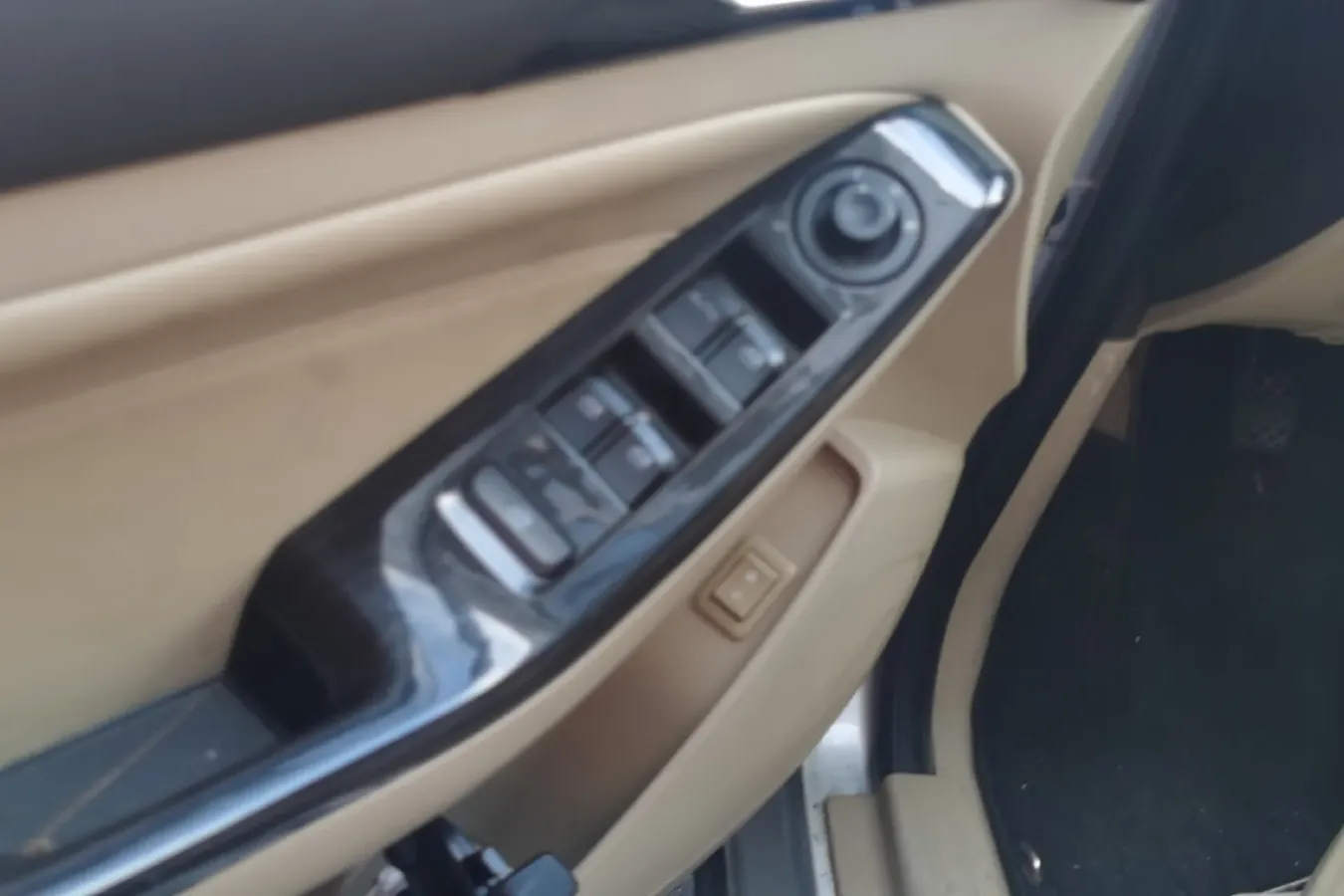 2014 BaoJun 730 1.5L 112HP L4 5MT,autocango,china used car exporter,china ev exporter,chinese used car exporter,chinese used ev exporter