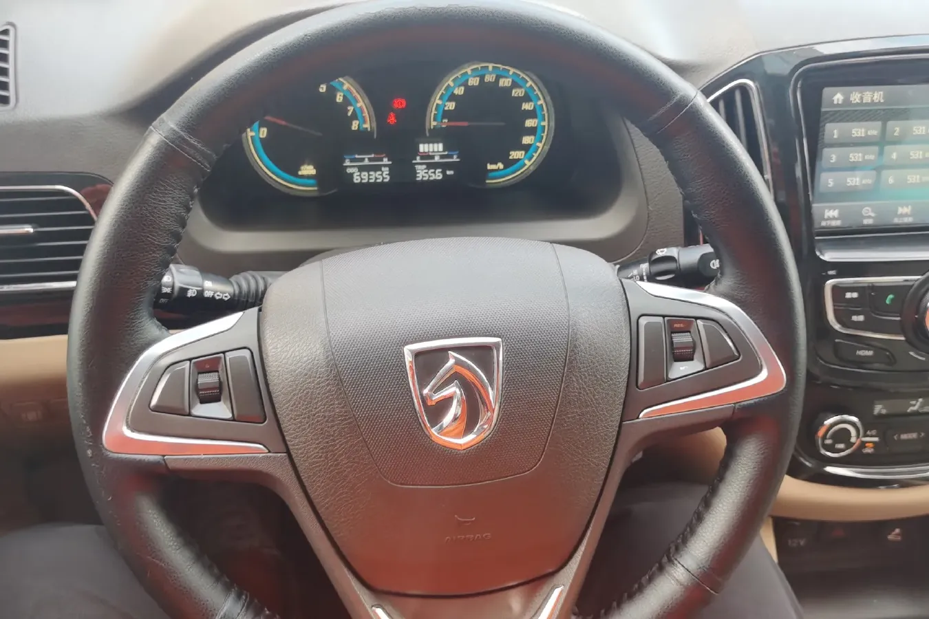 2014 BaoJun 730 1.5L 112HP L4 5MT,autocango,china used car exporter,china ev exporter,chinese used car exporter,chinese used ev exporter