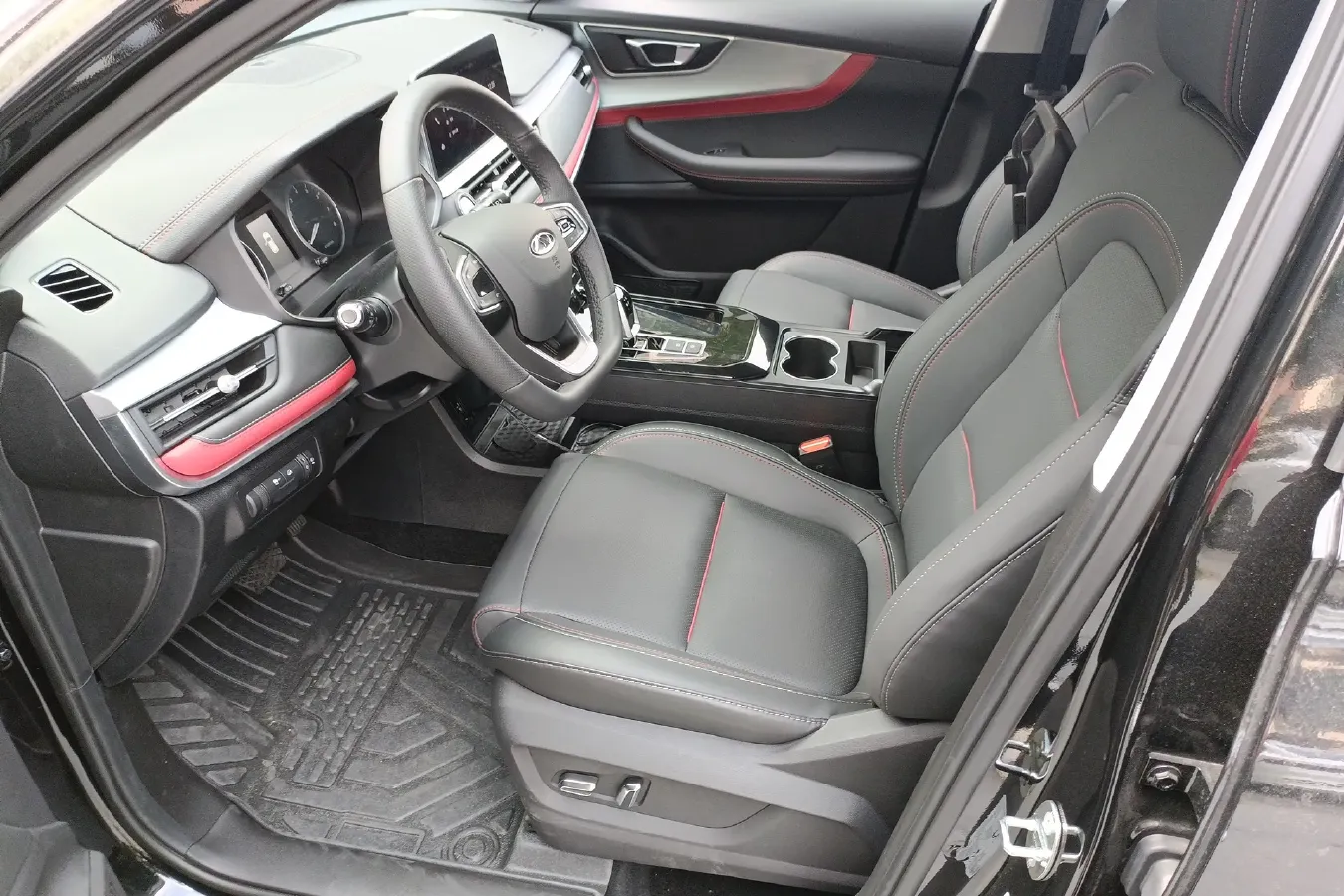 2023 Chery Tiggo 7 1.5T 156HP L4 CVT,autocango,china used car exporter,china ev exporter,chinese used car exporter,chinese used ev exporter