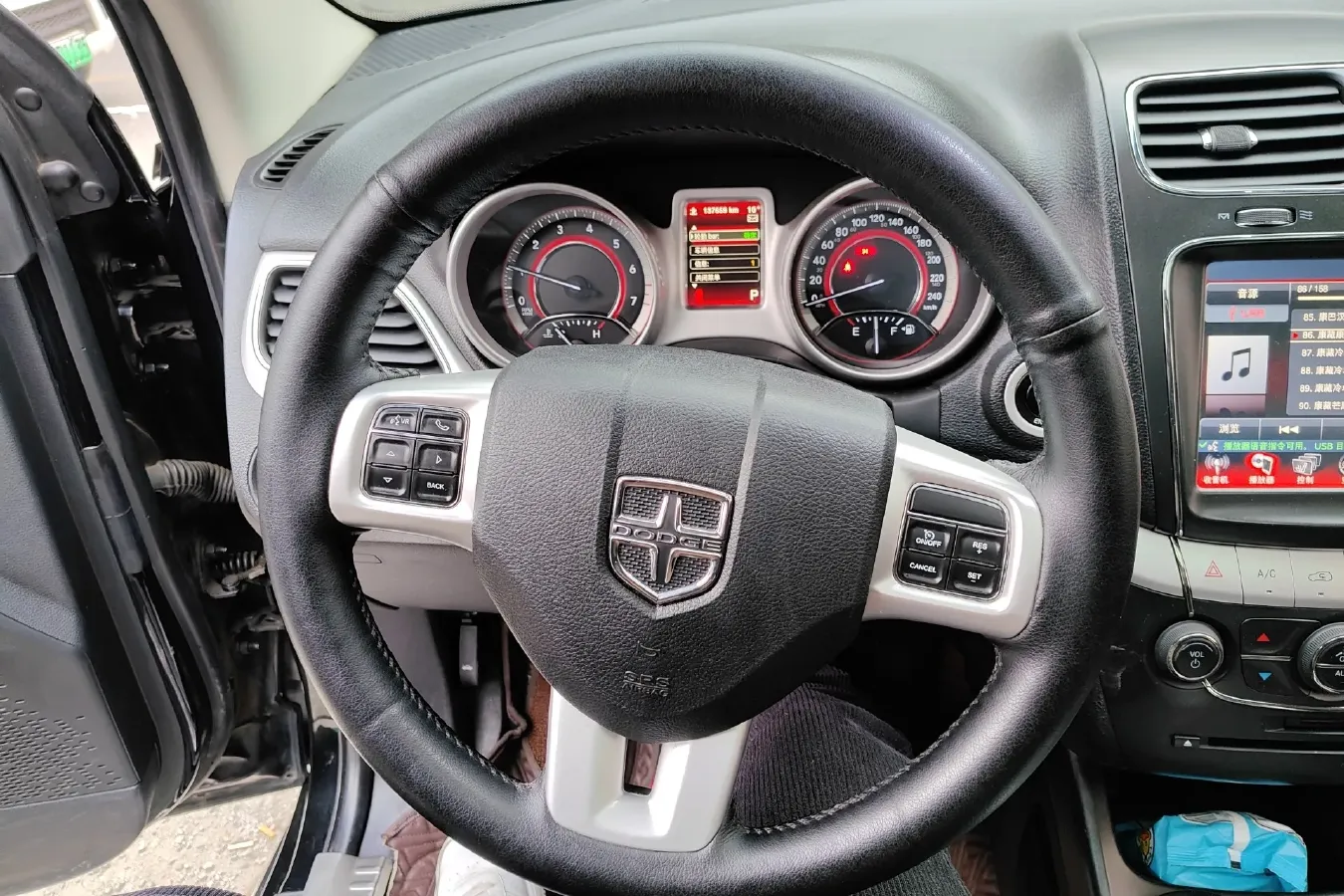 2013 Dodge JCUV 2.4L 170HP L4 6AT,autocango,china used car exporter,china ev exporter,chinese used car exporter,chinese used ev exporter