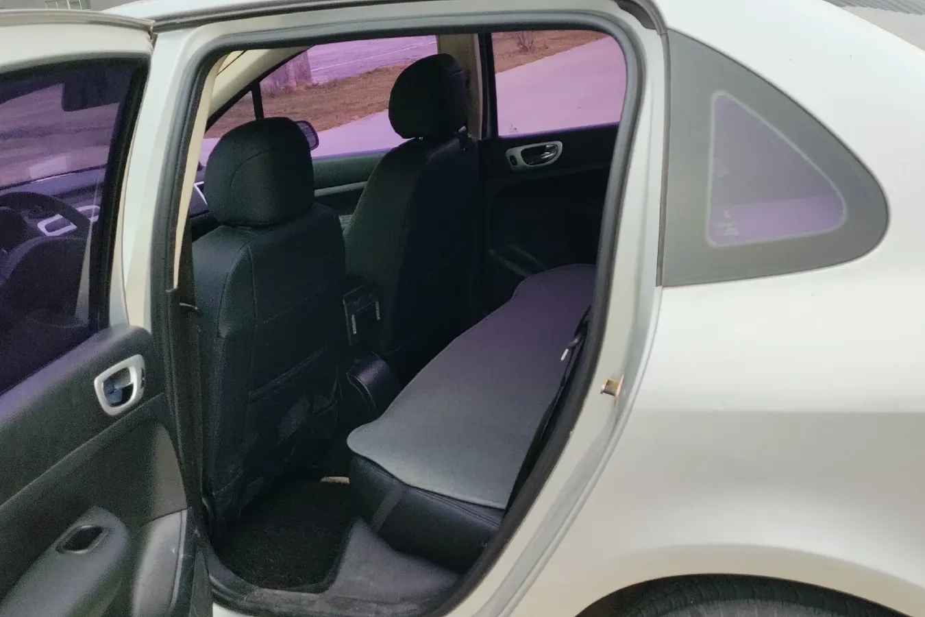 2010 Peugeot 307 1.6L 106HP L4 5MT,autocango,china used car exporter,china ev exporter,chinese used car exporter,chinese used ev exporter