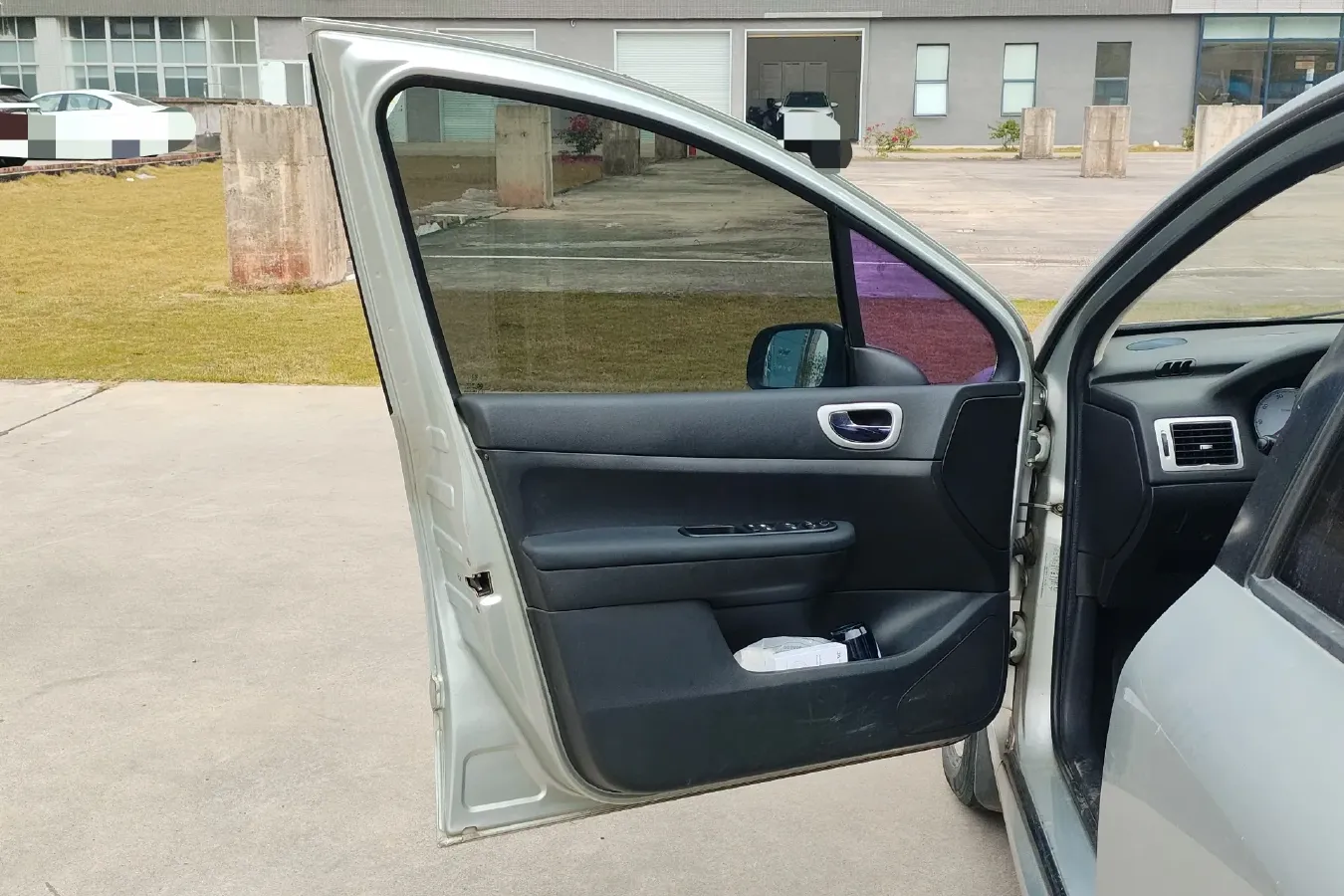 2010 Peugeot 307 1.6L 106HP L4 5MT,autocango,china used car exporter,china ev exporter,chinese used car exporter,chinese used ev exporter