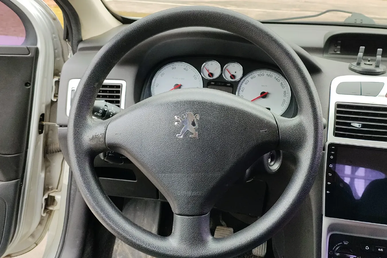 2010 Peugeot 307 1.6L 106HP L4 5MT,autocango,china used car exporter,china ev exporter,chinese used car exporter,chinese used ev exporter