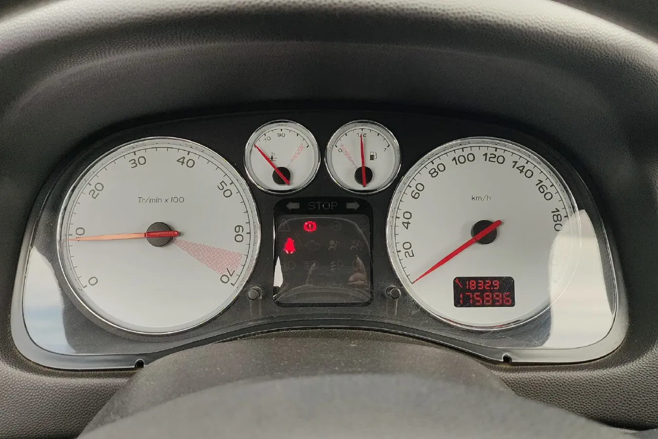 2010 Peugeot 307 1.6L 106HP L4 5MT,autocango,china used car exporter,china ev exporter,chinese used car exporter,chinese used ev exporter