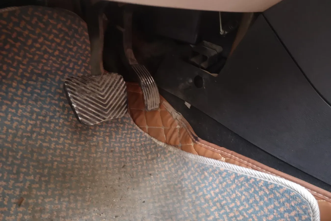 2011 Brilliance Auto H530 1.6L 118HP L4 5AT,autocango,china used car exporter,china ev exporter,chinese used car exporter,chinese used ev exporter