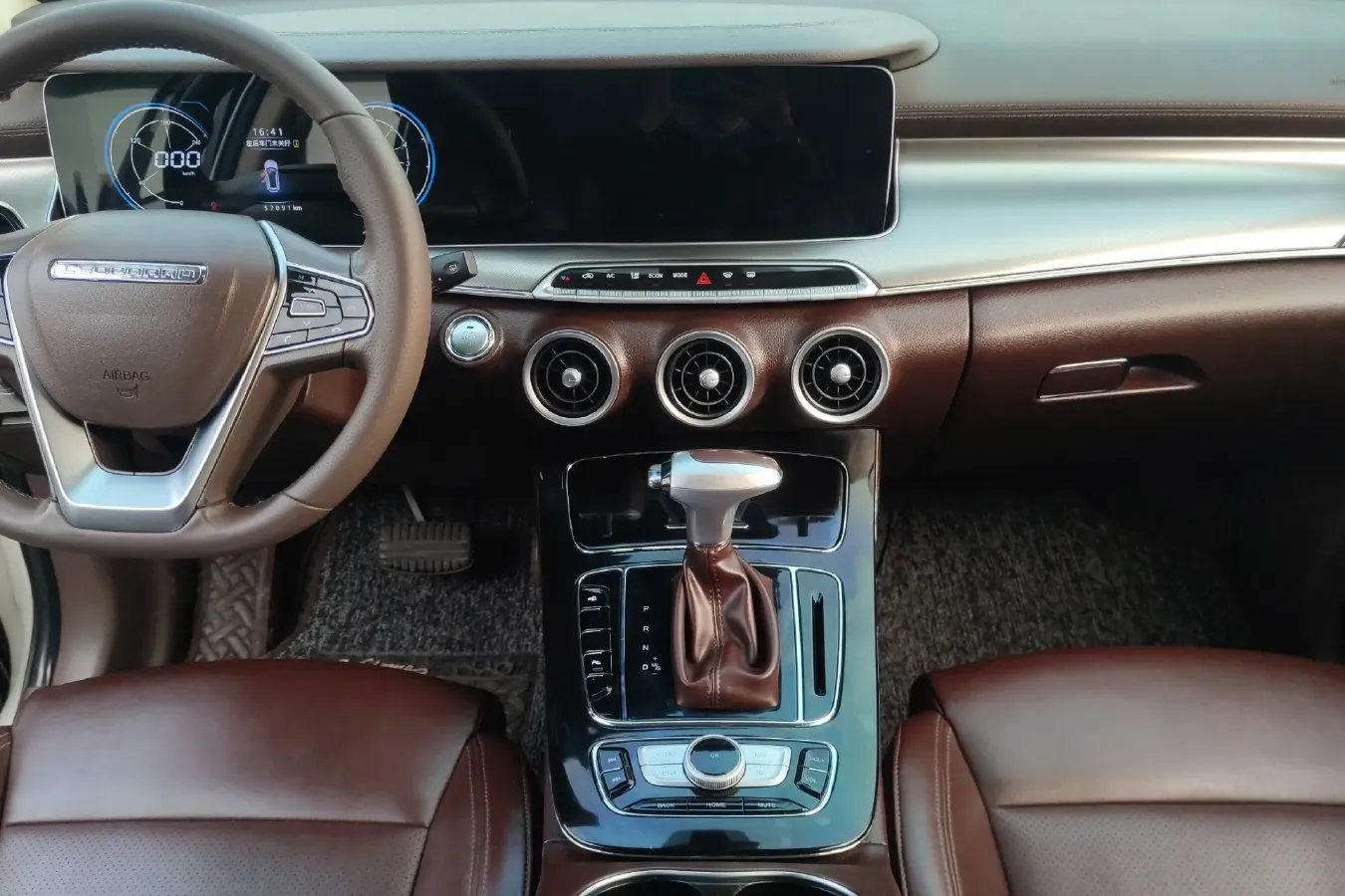 2018 Leopaard Mattu 1.6T 200HP L4 6DCT,autocango,china used car exporter,china ev exporter,chinese used car exporter,chinese used ev exporter