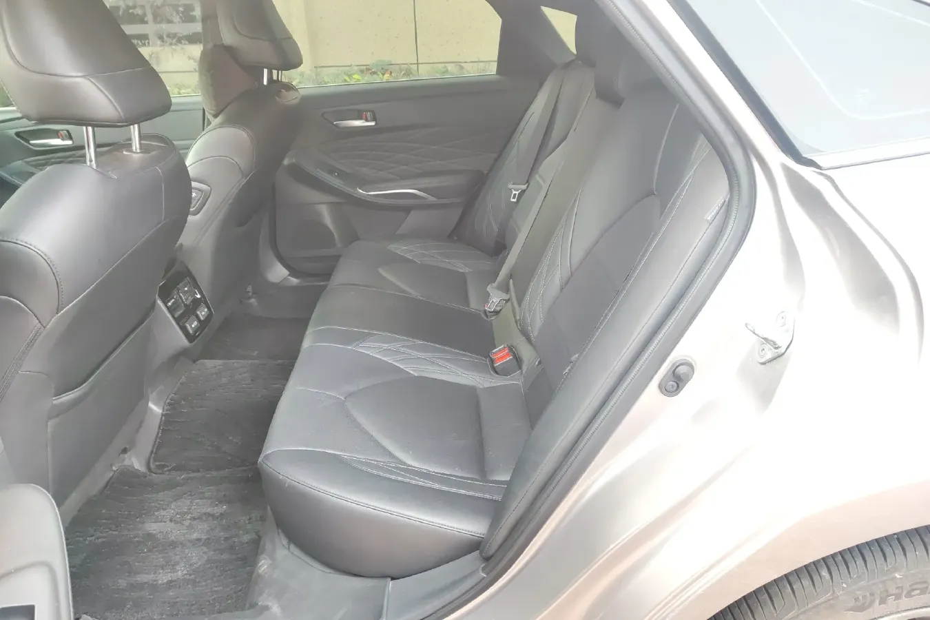 2022 Toyota Avalon 2.5L 209HP L4 8AT,autocango,china used car exporter,china ev exporter,chinese used car exporter,chinese used ev exporter