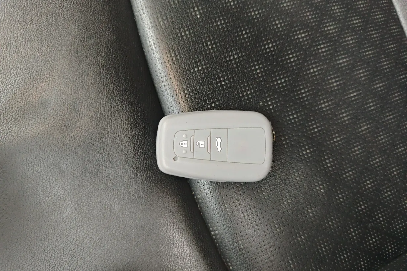 2020 Toyota Izoa E BEV 54.3KWH,autocango,china used car exporter,china ev exporter,chinese used car exporter,chinese used ev exporter