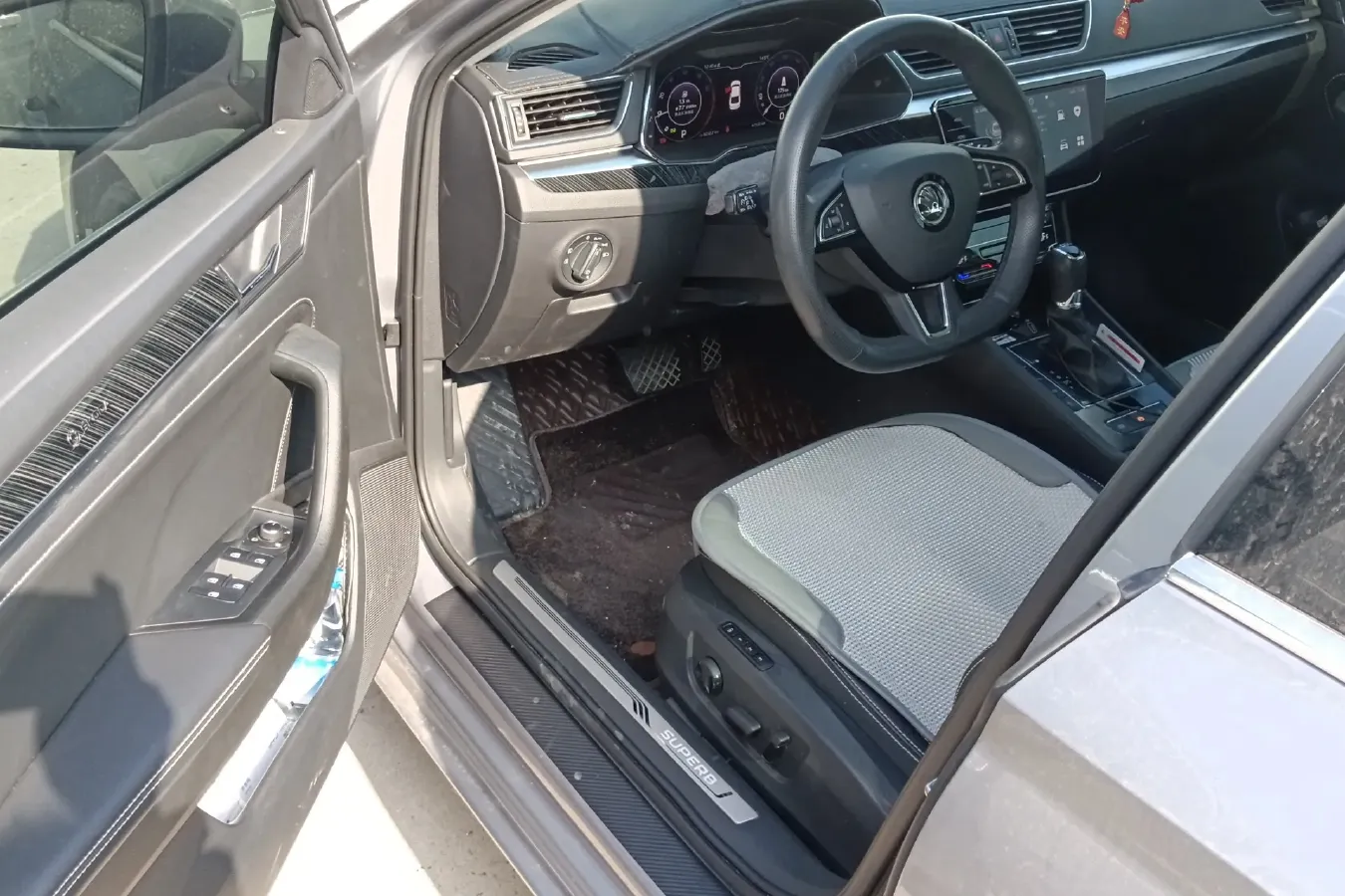 2022 Skoda Superb 2.0T 186HP L4 7DCT,autocango,china used car exporter,china ev exporter,chinese used car exporter,chinese used ev exporter