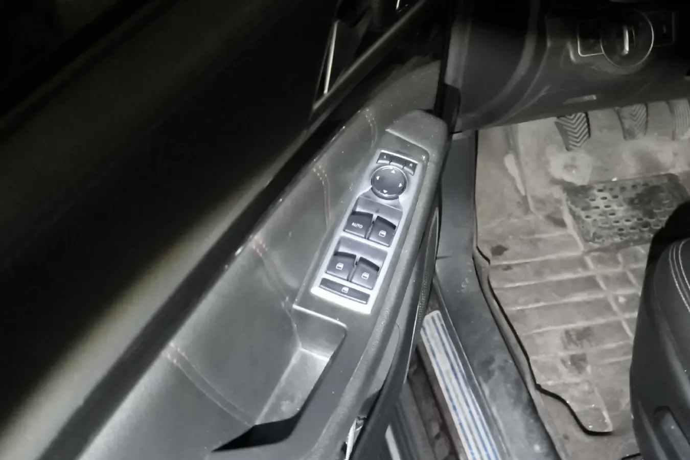 2017 Leopaard CS10 2.0T 177HP L4 6MT,autocango,china used car exporter,china ev exporter,chinese used car exporter,chinese used ev exporter