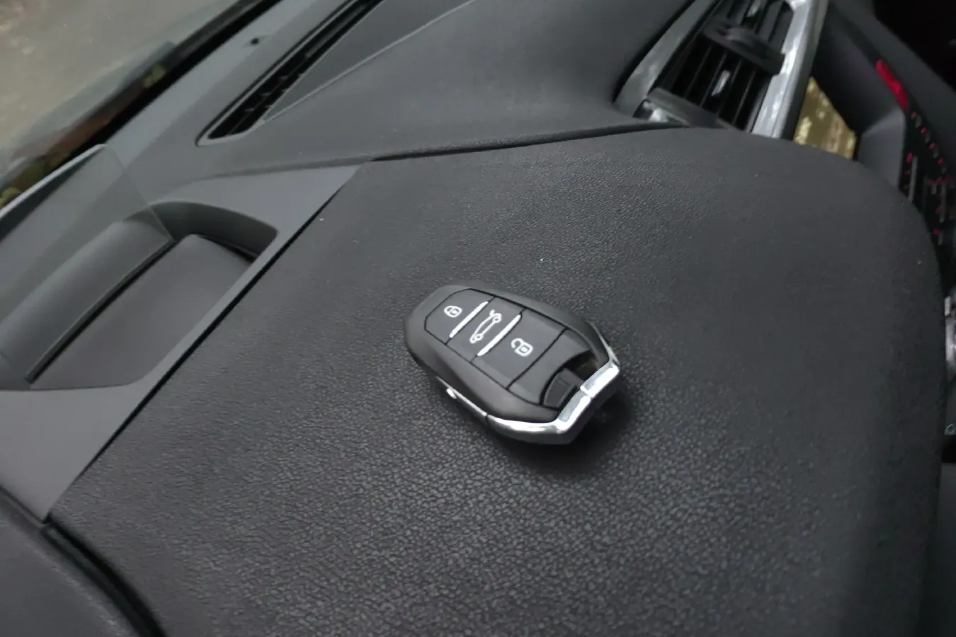 2014 DS 5 1.6T 163HP L4 6AT,autocango,china used car exporter,china ev exporter,chinese used car exporter,chinese used ev exporter