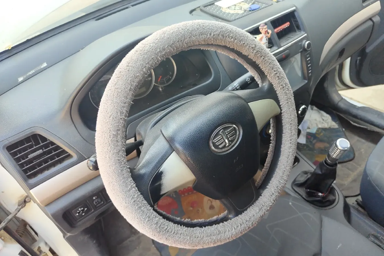 2012 FAW Vita V5 1.5L 102HP L4 5MT,autocango,china used car exporter,china ev exporter,chinese used car exporter,chinese used ev exporter