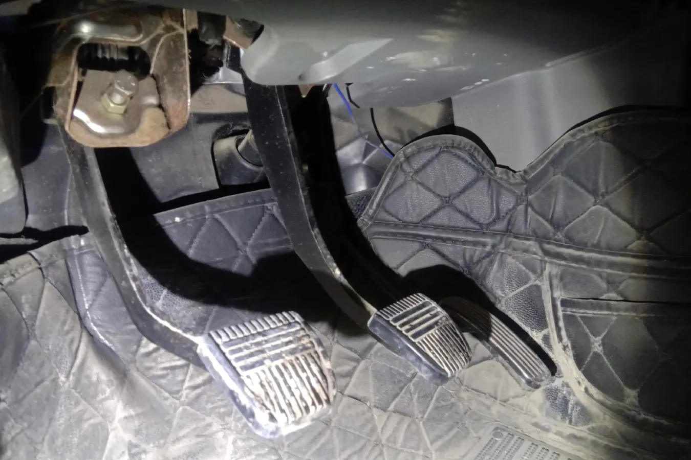 2013 FAW Senia S80 1.5L 109HP L4 5MT,autocango,china used car exporter,china ev exporter,chinese used car exporter,chinese used ev exporter