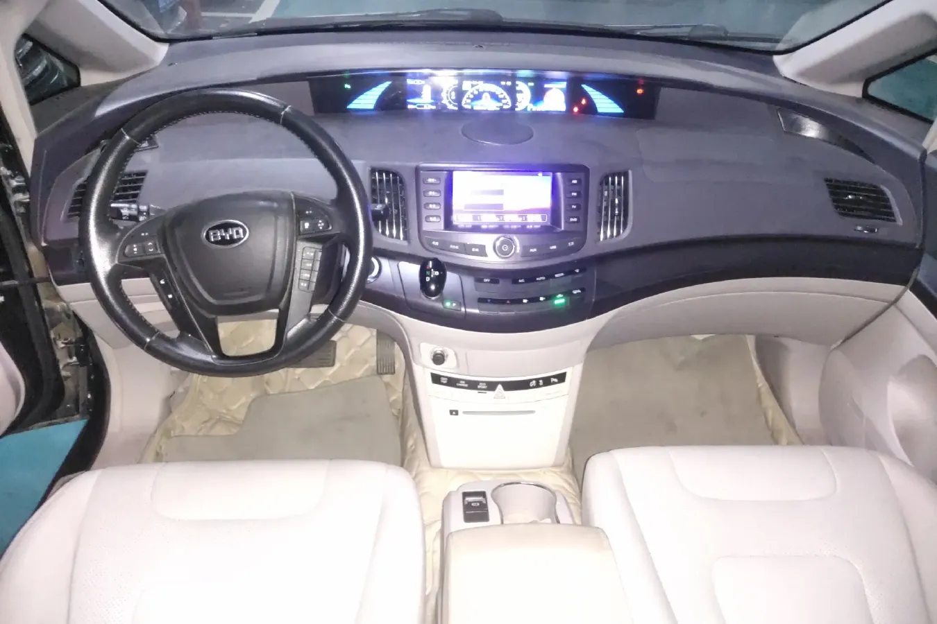 2016 BYD e6 BEV 82KWH,autocango,china used car exporter,china ev exporter,chinese used car exporter,chinese used ev exporter