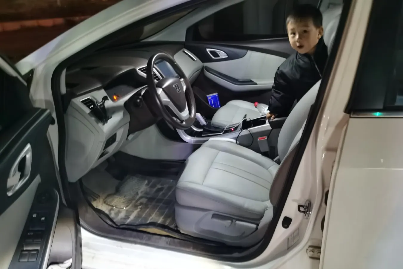 2013 Luxgen 5 1.8T 154HP L4 5AT,autocango,china used car exporter,china ev exporter,chinese used car exporter,chinese used ev exporter