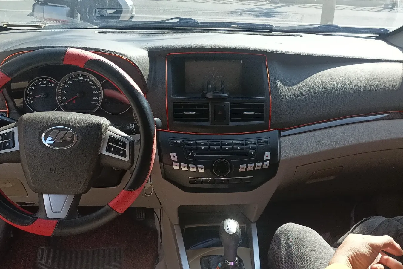 2014 LiFan 720 1.5L 109HP L4 5MT,autocango,china used car exporter,china ev exporter,chinese used car exporter,chinese used ev exporter